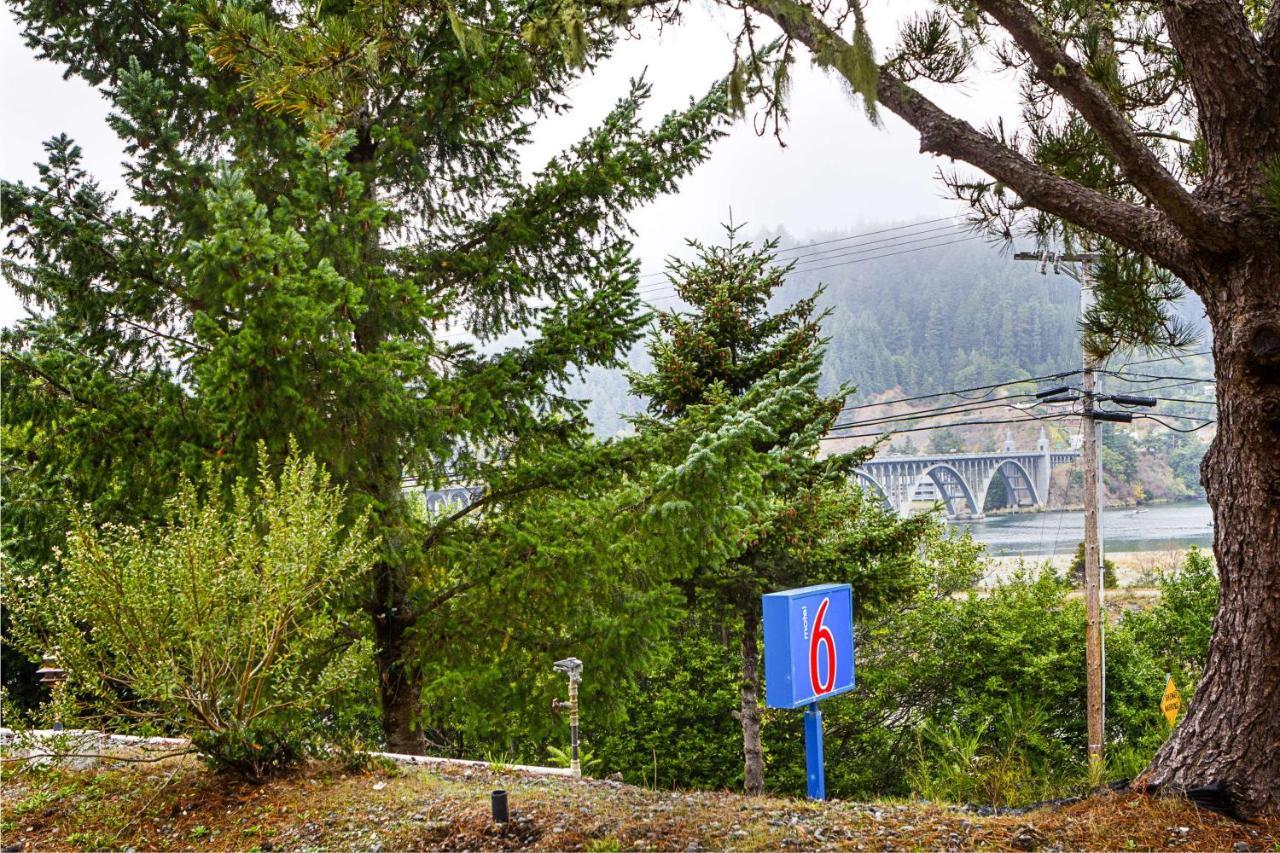 Motel 6 Gold Beach Extérieur photo
